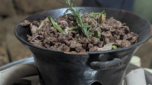 Tibs: sauteed meat with green peppers and rosemary in a clay pot